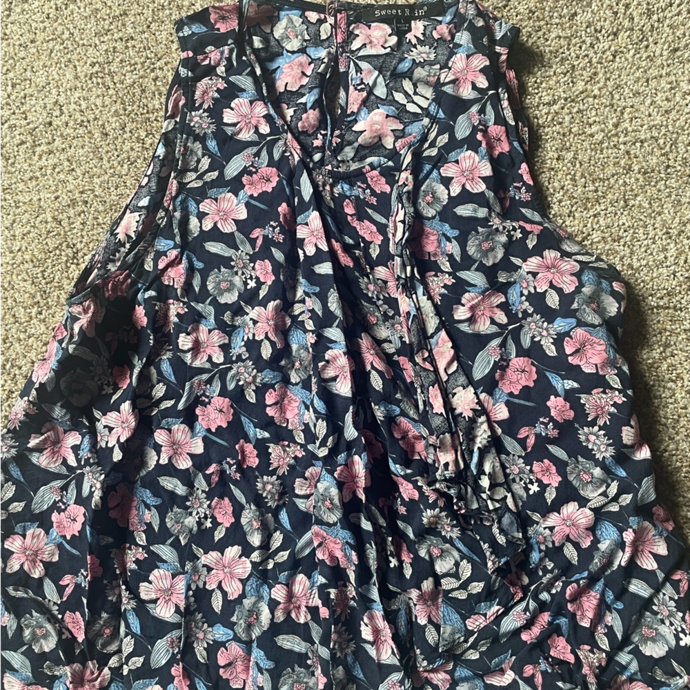 FLOWY FLORAL TOP